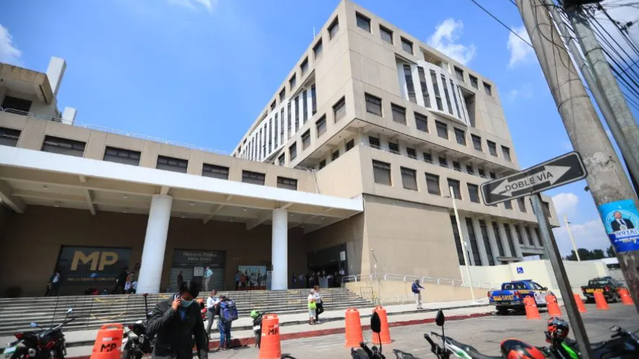 23 años de cárcel a mujer por maltratar a una niña
