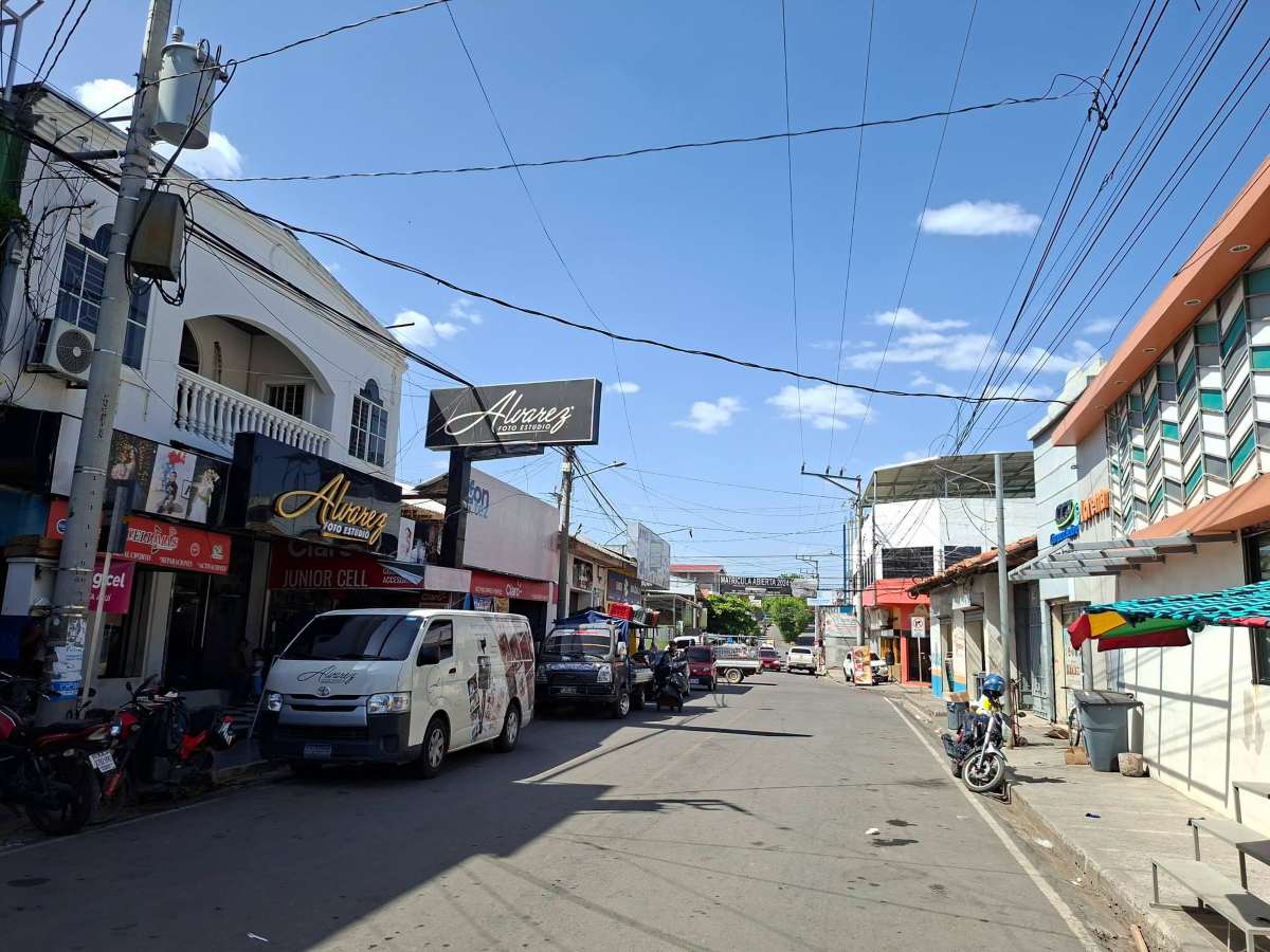 Dan 72 horas para retirar autos mal estacionados