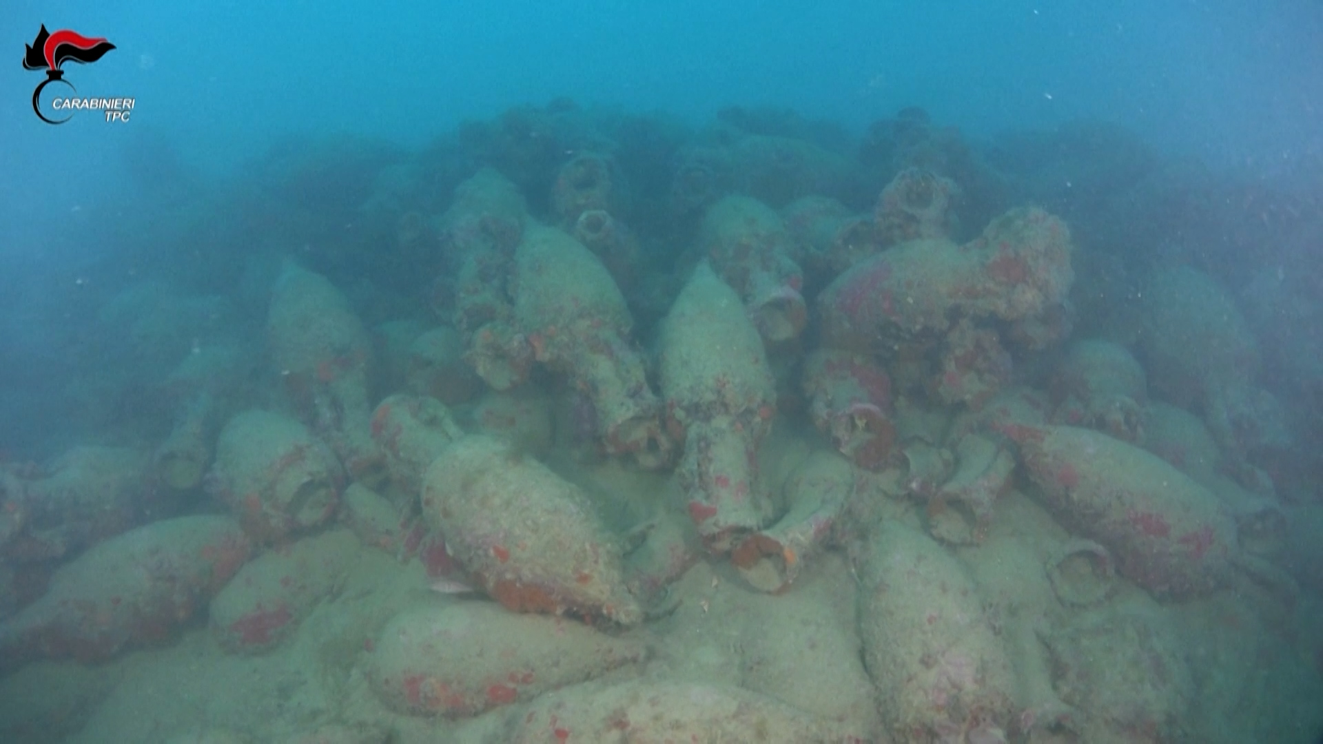 Halla naufragio romano milenario con anforas en Sicilia