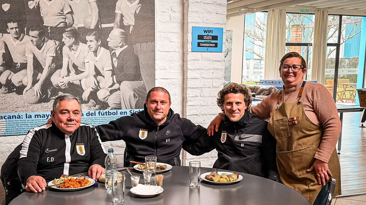 La foto de Forlan que desafia los metodos de Bielsa en Uruguay
