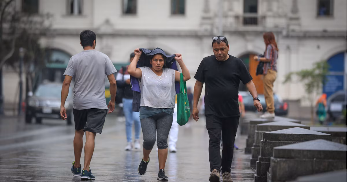 Lluvias sorprenden a Lima y activan alerta hasta la próxima semana