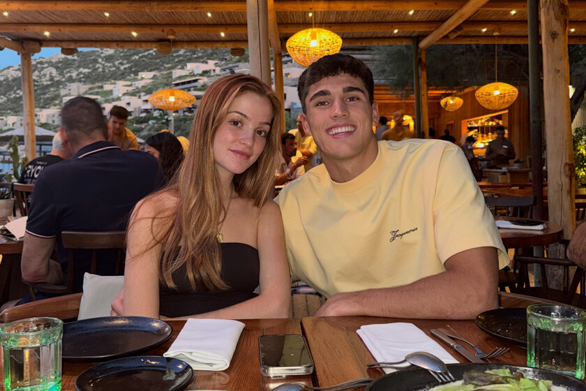 Pau Cubarsi descansa con su familia en una isla mediterranea