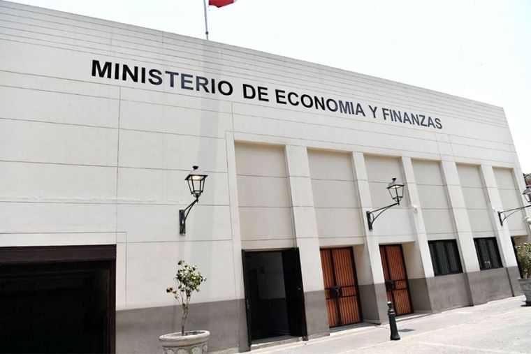 Sube la sueldo minimo en dos tramos y evaluan trasladar feriados