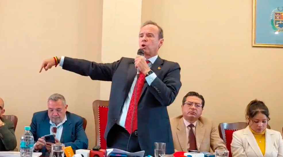 Tuto propone reformar la Constitucion como oportunidad historica